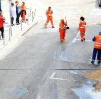 Нечуван куриоз: Мазно олио заля центъра на София! Шофьорите - като на слалом (снимки)