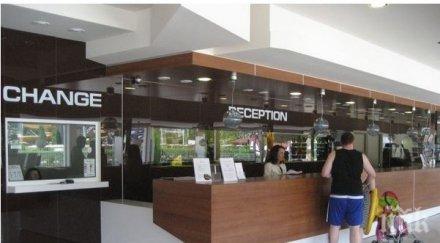 камериери тарашат гости хотела слънчев бряг пожалиха детска количка