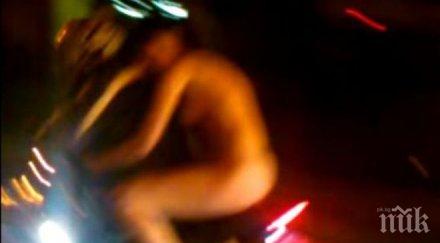 гола рокерка втрещи полицията видео