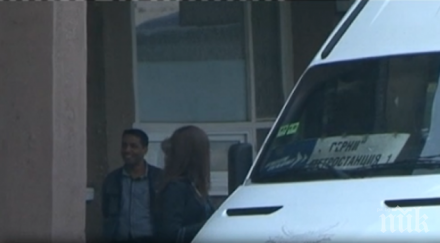 безумие перничани пътуват натъпкани сардели маршрутка софия