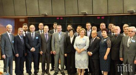 манфред вебер хората знаят герб силни кметове контакти брюксел