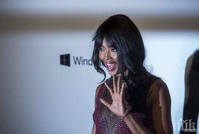 Наоми Кембъл продължава да дефилира по подиумите