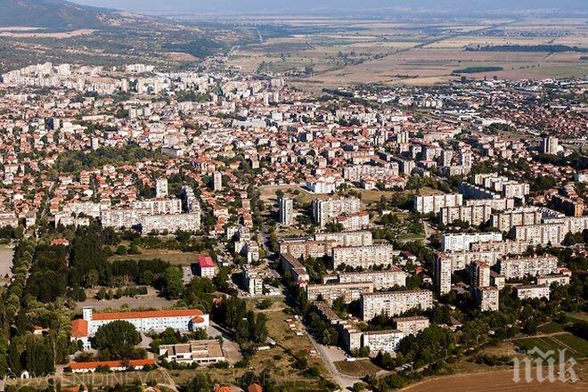 Кметът на Казанлък се срещна с участници в пленера Да рисуваме заедно Казанлък