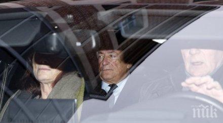 строс кан продължава популярен сред френските избиратели