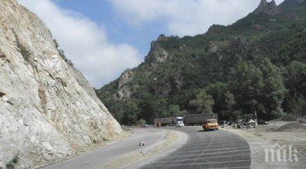 отпушиха тапата креснеското дефиле