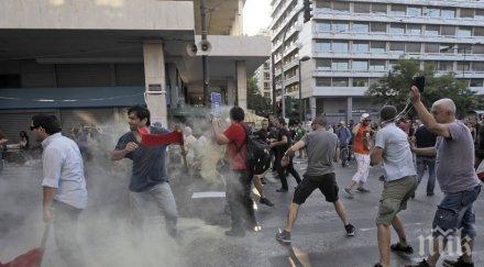 бой атина хиляди излязоха улиците референдума полицията удря шокови гранати снимки видео