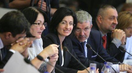 управляващите бързат промените конституцията опитват смекчат тона