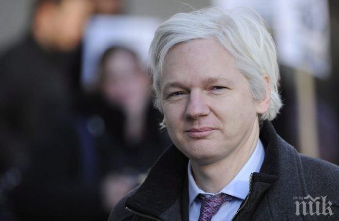 Френски дейци на културата искат убежище за Асандж и Сноудън