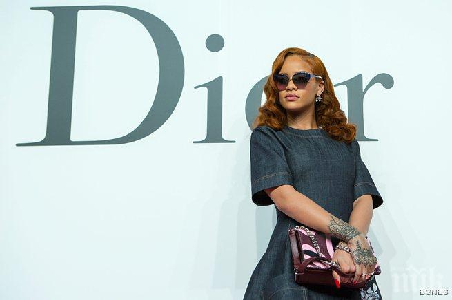 Риана с рекорд по онлайн продажби 