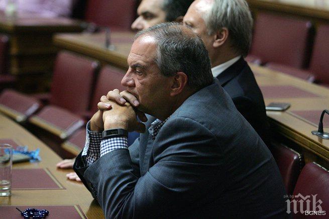 Караманлис: Гласувайте с да в неделя