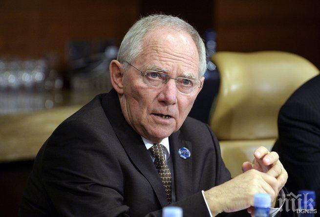 Шойбле: Атина да не чака нова финансова помощ след референдума