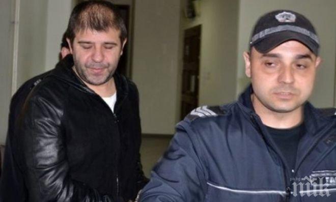 Маймуната остава в ареста