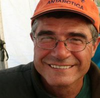 Българското знаме грейва на Южния полюс на Ивановден