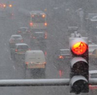 Облаци и сняг утре