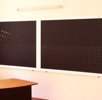 Учител по литература погребва знаменитости в нета