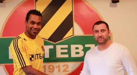 ботев подписа официално споркел