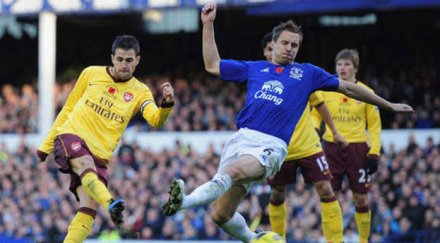 английски национал преподписа евертън