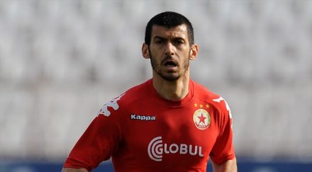 трима подписаха локомотив софия