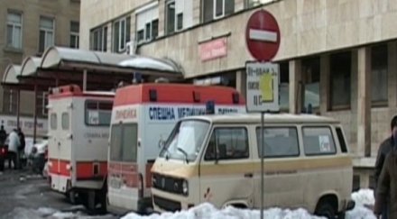 мъж издъхна болничен асансьор