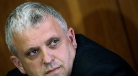 бивш кмет прострелян главата