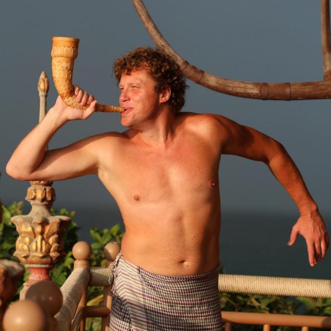 Руски олигарх плаши с нож моряци в Камбоджа