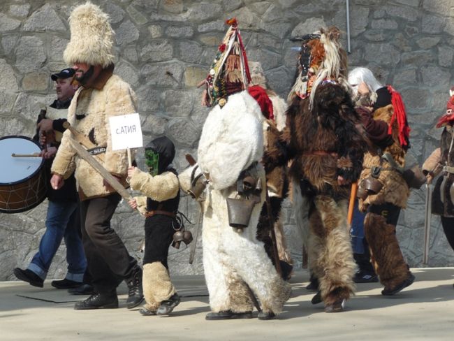 Над 1200 кукери гонят злото от Благоевград