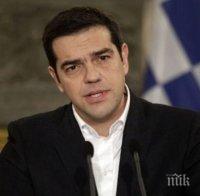 Алексис Ципрас даде своя глас на референдума и заяви: Днес демокрацията ще победи!