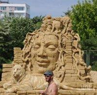 С уникален шоу спектакъл започна пясъчният фестивал в Бургас (снимки)