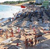 По морето: Хвърляш банския - получаваш евтини чадър и шезлонг