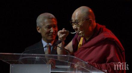 далай лама отпразнува сащ