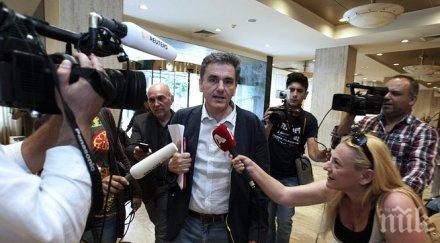 фаворитът финансов министър гърция оставката варуфакис