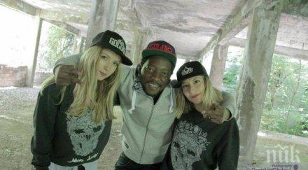 бежанец мали написа песен софия видео