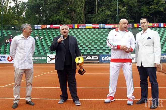 Спортният министър Красен Кралев откри тенис шоуто на годината ПИК мастърс!  Шампионите играят с премиера Борисов и Любо Пенев! Глeдайте на живо в ПИК TV!