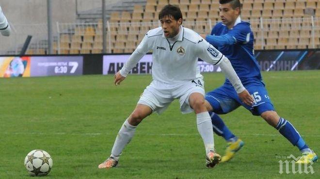 Янко Сандански замества в Турция ново попълнение на Левски