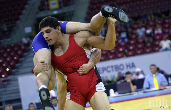 Без изненади в първия ден на шампионата по борба в Пловдив