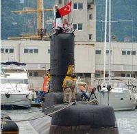 Турска подводница почти се оплете във Варна (снимки)