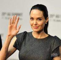 Анджелина Джоли ще прави филм за Екатерина II