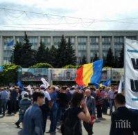 Десетки хиляди молдовци скандираха: Москва вън, обединение с Румъния