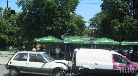 баба камикадзе вехто рено натресе служебна кола снимки