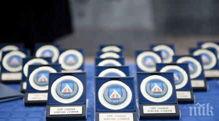 феновете левски избират лого