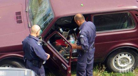 полицаи отвориха заключена кола дадат вода жегата затворено нея куче снимки