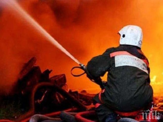 Пожар избухна на строителна борса в Москва