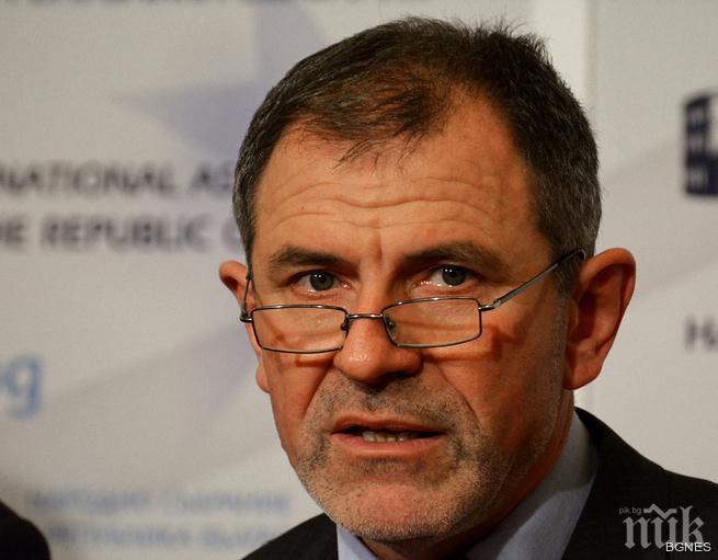 Андреев поиска извънредно заседание на спецкомисията заради публикацията в Ди Велт