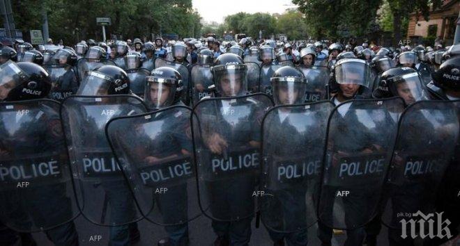 Полицията в Ереван задържа 46 протестиращи 