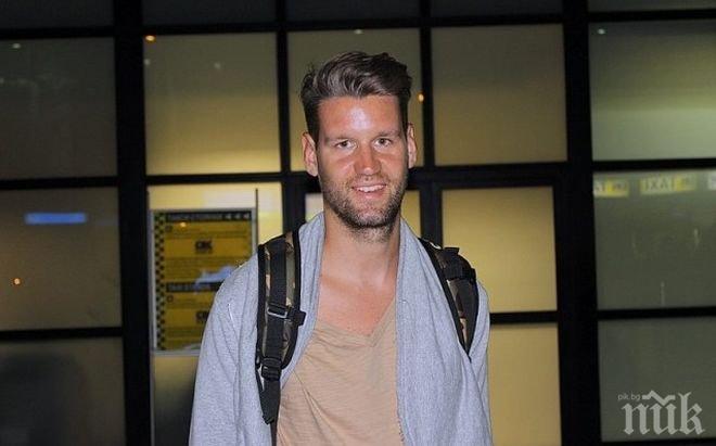 Карнер подписа за две години с Левски