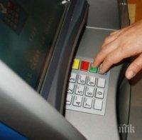 Парите в гръцките банкомати ще стигнат до вечерта на 13 юли