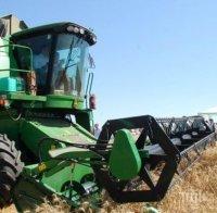 Нафиркан комбайнер се заби в електрически стълб