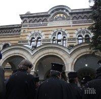 Синодът призова държавата да вземе мерки събота и неделя да са почивни