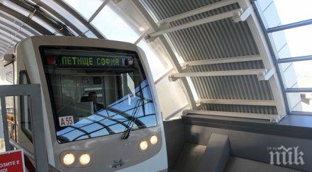 час пик метрото задръсти хора