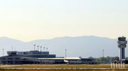 технически причини блокирали самолета лондон летището софия